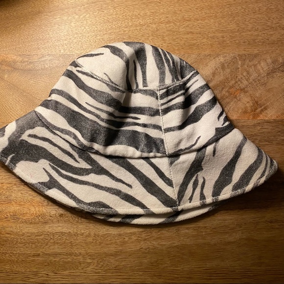 Lack Of Color Zebra Wave Bucket Hat - Picture 4 of 5